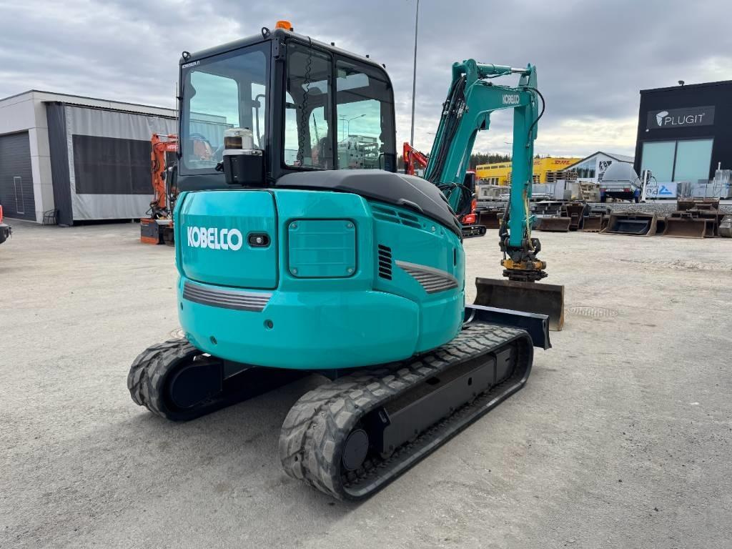 Kobelco SK45SRX-6 Pyörittäjä pihdeillä - Mini pelle: photos 5 Kobelco SK45SRX-6 Pyörittäjä pihdeillä - Mini pelle: photos 5