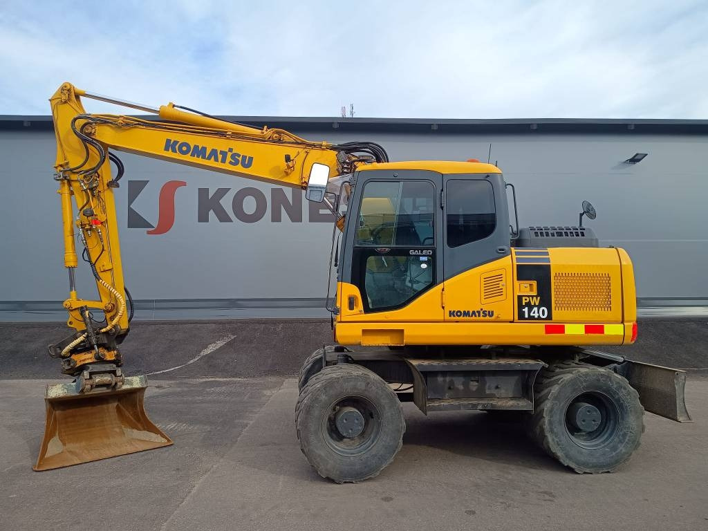 Komatsu MYYTY! SOLD! PW140-7 PYÖRITTÄJÄLLÄ - Pelle sur pneus: photos 1 Komatsu MYYTY! SOLD! PW140-7 PYÖRITTÄJÄLLÄ - Pelle sur pneus: photos 1