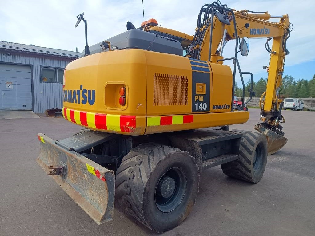Komatsu PW140-7 PYÖRITTÄJÄLLÄ - Pelle sur pneus: photos 5 Komatsu PW140-7 PYÖRITTÄJÄLLÄ - Pelle sur pneus: photos 5