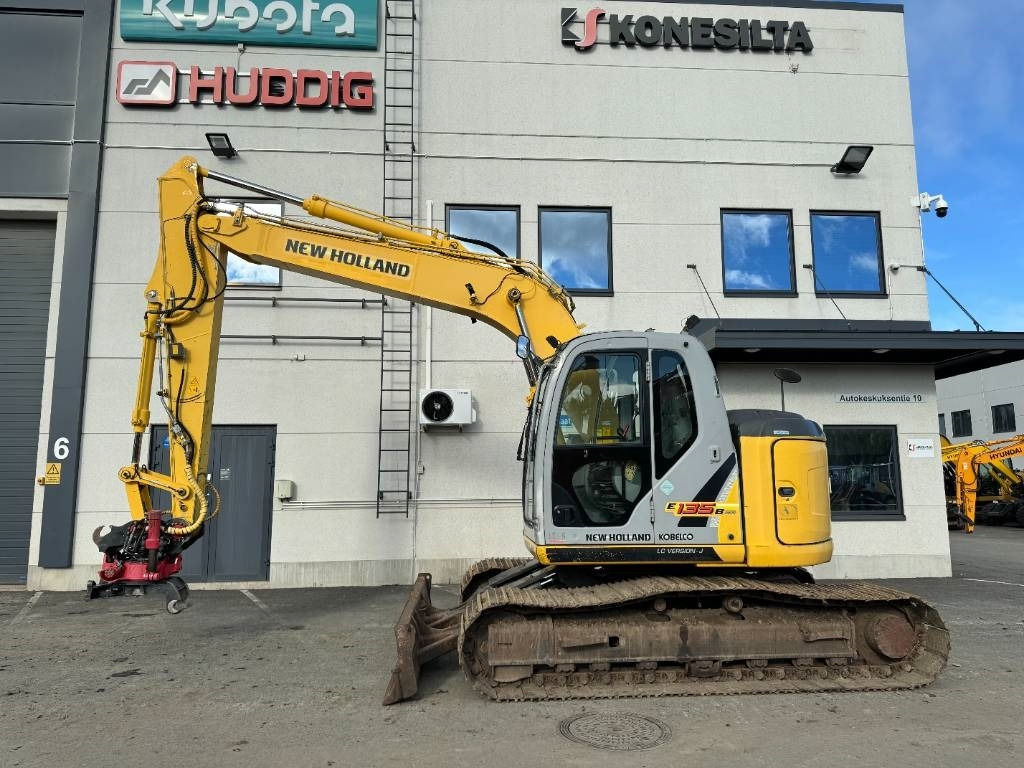 New Holland E135BSR-2 PYÖRITTÄJÄLLÄ - Pelle sur chenille: photos 1 New Holland E135BSR-2 PYÖRITTÄJÄLLÄ - Pelle sur chenille: photos 1