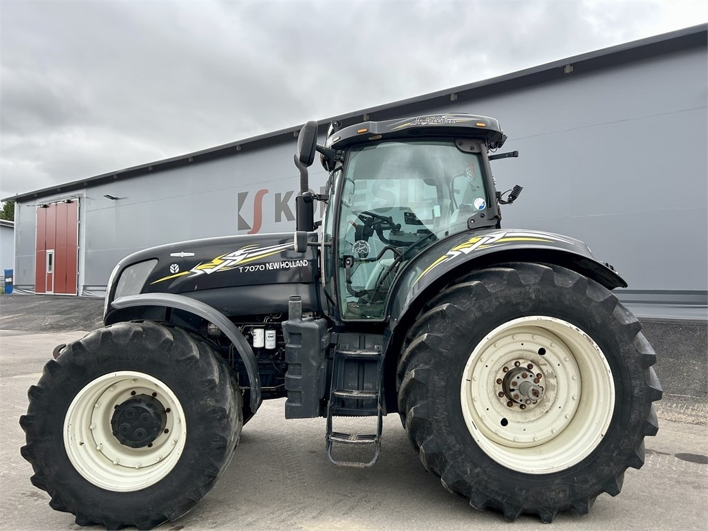 New Holland T 7070 AC - Tracteur agricole: photos 3 New Holland T 7070 AC - Tracteur agricole: photos 3