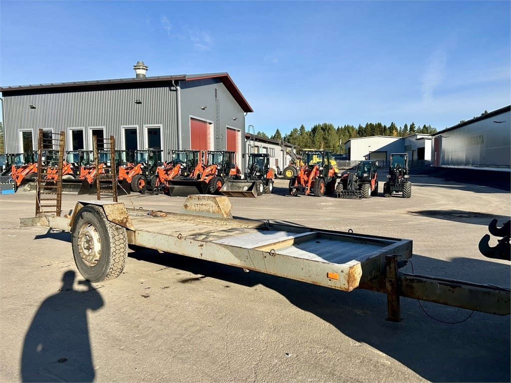 Omavalmiste 1 akselinen lavetti 6m  - Remorque porte-engin surbaissée: photos 2 Omavalmiste 1 akselinen lavetti 6m  - Remorque porte-engin surbaissée: photos 2