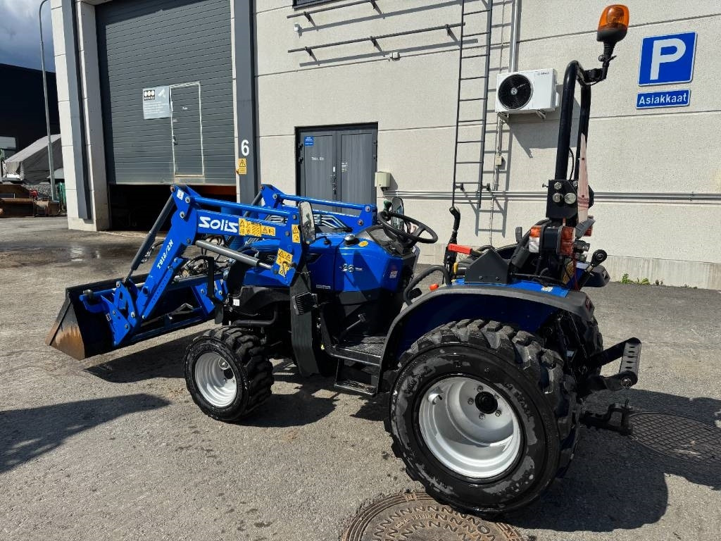 Solis 26 4WD Etukuormaajalla - Tracteur agricole: photos 4 Solis 26 4WD Etukuormaajalla - Tracteur agricole: photos 4