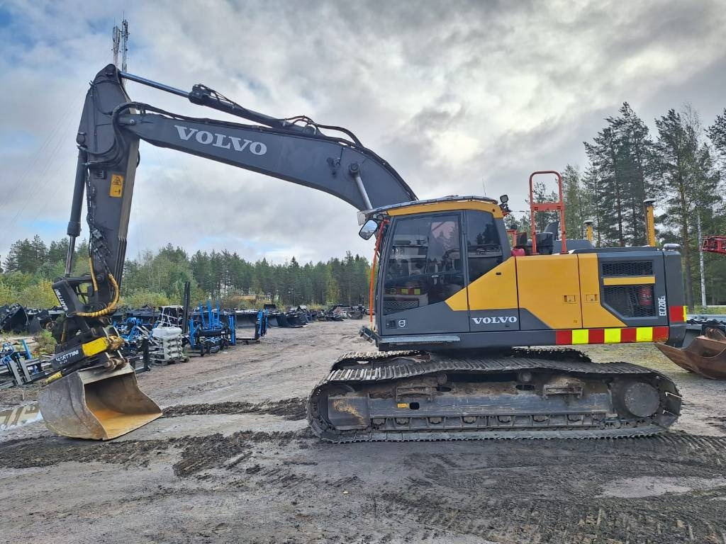 Volvo EC220EL HUIPPUVARUSTEILLA - Pelle sur chenille: photos 1 Volvo EC220EL HUIPPUVARUSTEILLA - Pelle sur chenille: photos 1