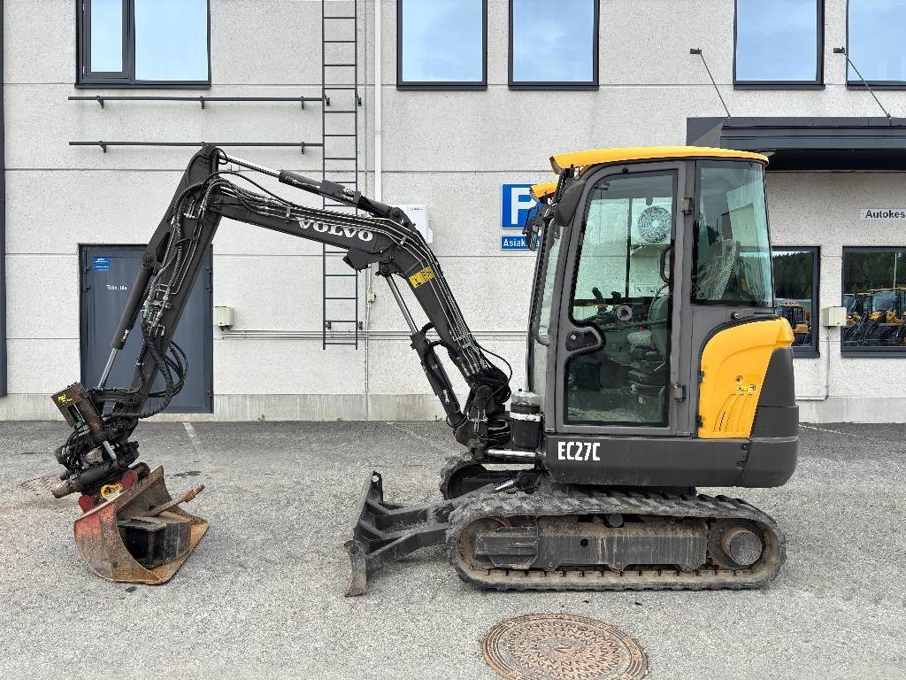 Volvo EC27C PYÖRITTÄJÄLLÄ - Mini pelle: photos 1 Volvo EC27C PYÖRITTÄJÄLLÄ - Mini pelle: photos 1