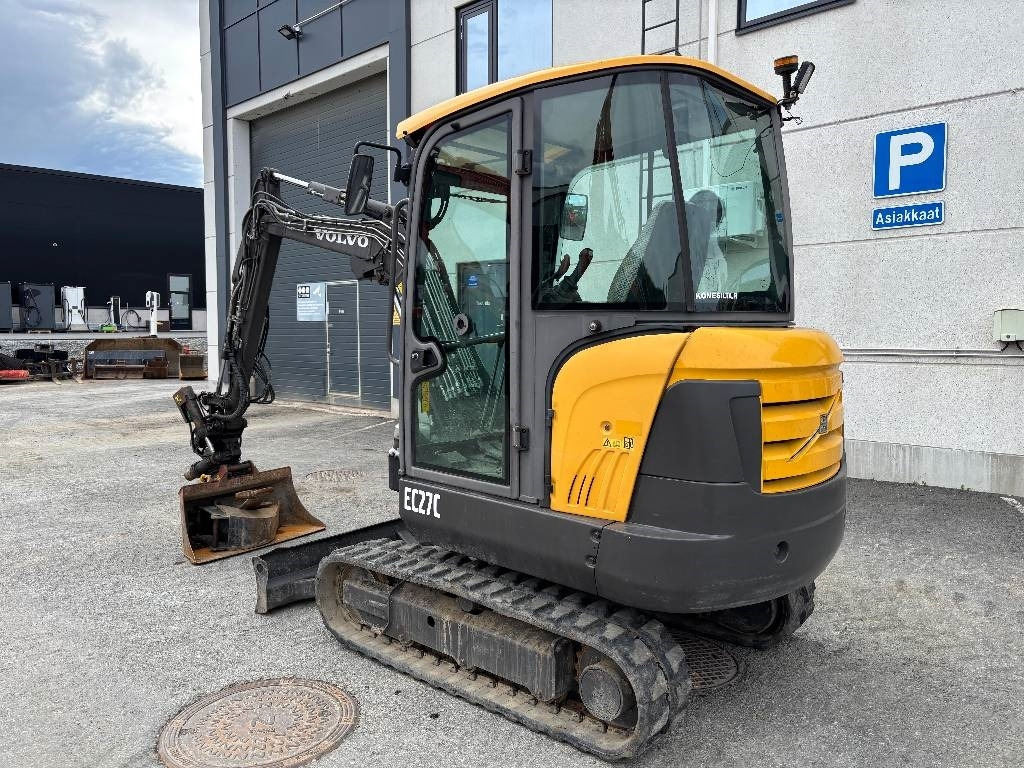 Volvo EC27C PYÖRITTÄJÄLLÄ - Mini pelle: photos 2 Volvo EC27C PYÖRITTÄJÄLLÄ - Mini pelle: photos 2