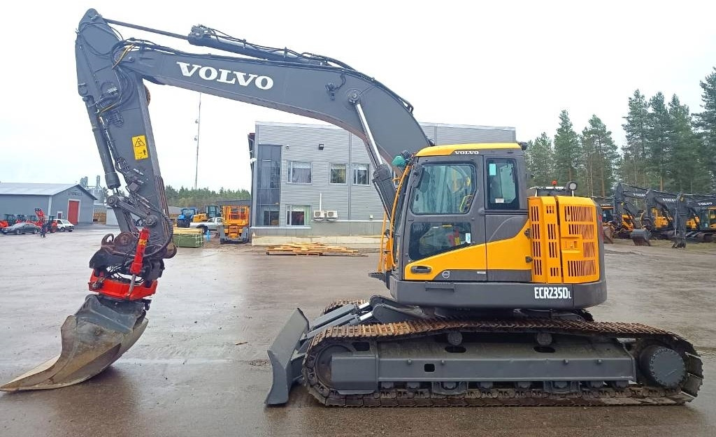 Volvo ECR235DL PYÖRITTÄJÄLLÄ - Pelle sur chenille: photos 1 Volvo ECR235DL PYÖRITTÄJÄLLÄ - Pelle sur chenille: photos 1