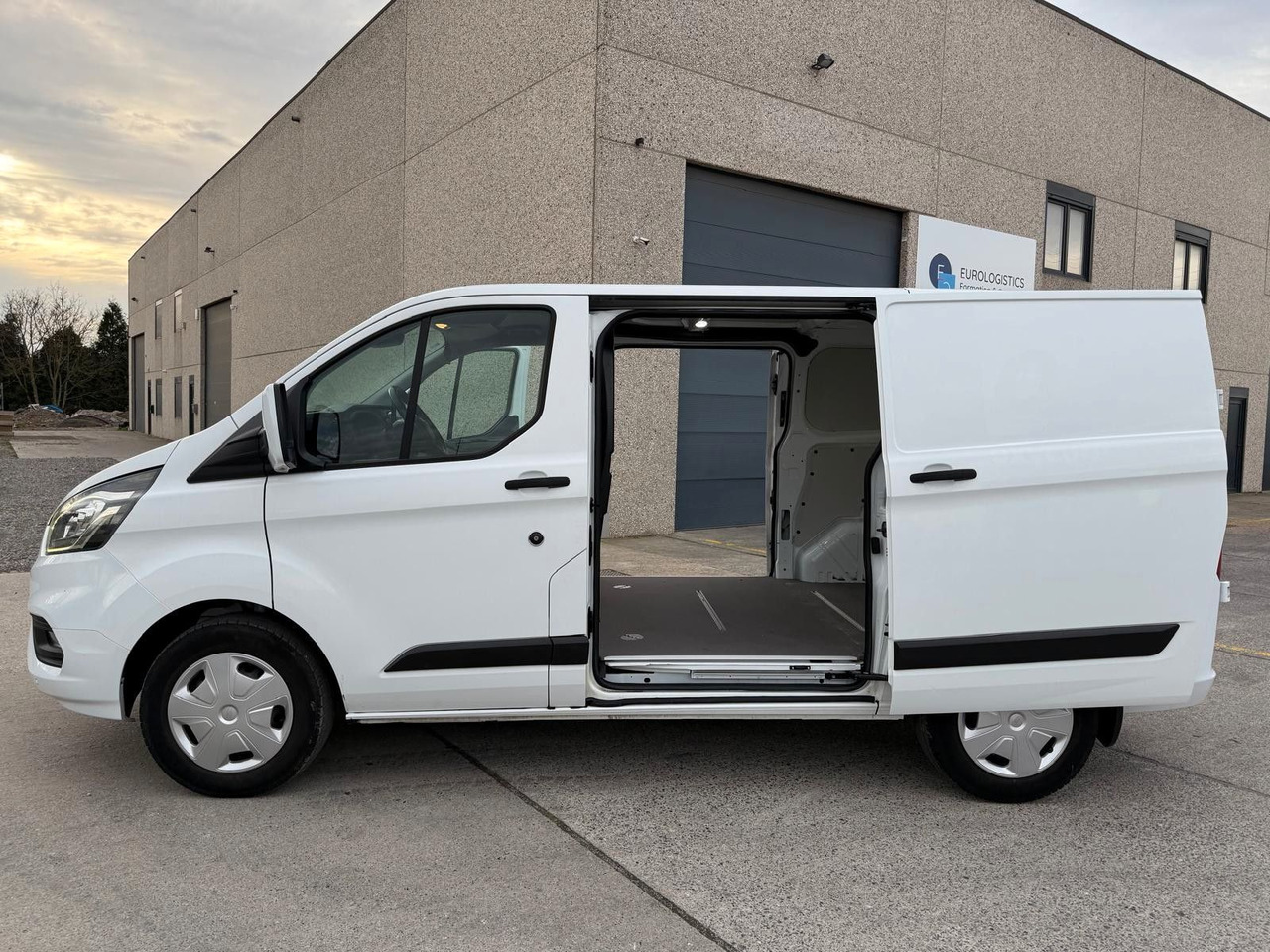 Ford Transit Custom 2.0TDCI. Klima. Navi. Tempomat. - Fourgonnette: photos 1 Ford Transit Custom 2.0TDCI. Klima. Navi. Tempomat. - Fourgonnette: photos 1