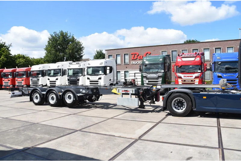 Renders HASTRAILER FCC - ALL CONNECTIONS - LIFT AXLE - 2 x EXTENDABLE - SAF AXLES - DISC BRAKES - EXCELLENT CONDITION - - Semi-remorque porte-conteneur/ Caisse mobile: photos 1 Renders HASTRAILER FCC - ALL CONNECTIONS - LIFT AXLE - 2 x EXTENDABLE - SAF AXLES - DISC BRAKES - EXCELLENT CONDITION - - Semi-remorque porte-conteneur/ Caisse mobile: photos 1