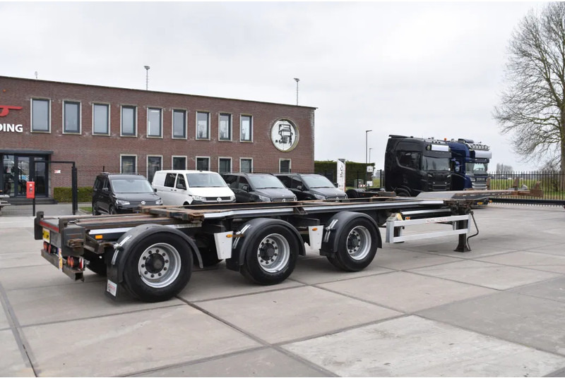 Renders ROC 16.30 - LIFT AXLE - BPW AXLES - DISC BRAKES - GOOD CONDITION - - Semi-remorque porte-conteneur/ Caisse mobile: photos 2 Renders ROC 16.30 - LIFT AXLE - BPW AXLES - DISC BRAKES - GOOD CONDITION - - Semi-remorque porte-conteneur/ Caisse mobile: photos 2