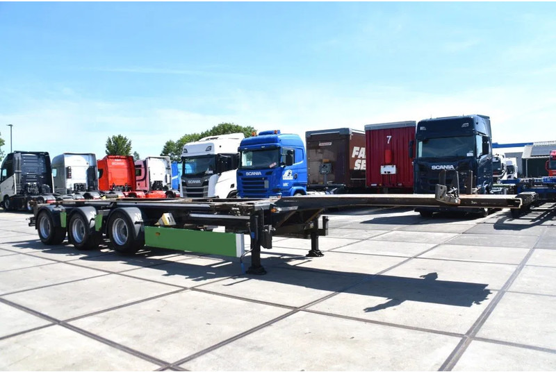 Renders ROC 16.30 - X-STEERING - LIFT AXLE - BPW AXLES - DISC BRAKES - EXTENDABLE - - Semi-remorque porte-conteneur/ Caisse mobile: photos 1 Renders ROC 16.30 - X-STEERING - LIFT AXLE - BPW AXLES - DISC BRAKES - EXTENDABLE - - Semi-remorque porte-conteneur/ Caisse mobile: photos 1