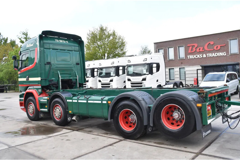 Scania R520 HL V8 8x2 - EURO 6 - MANUAL - RETARDER - WHEELBASE: 510 cm - 10 TONS FRONT AXLE - XENON - - Camion porte-conteneur/ Caisse mobile: photos 2 Scania R520 HL V8 8x2 - EURO 6 - MANUAL - RETARDER - WHEELBASE: 510 cm - 10 TONS FRONT AXLE - XENON - - Camion porte-conteneur/ Caisse mobile: photos 2