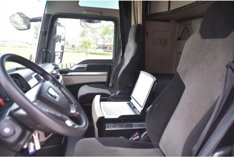 MAN TGX 18.420 - EURO 6 - ADR FL - PARK. AIRCO - NAVI - PTO - XENON LIGHTS - TOP CONDITION - - Tracteur routier: photos 5 MAN TGX 18.420 - EURO 6 - ADR FL - PARK. AIRCO - NAVI - PTO - XENON LIGHTS - TOP CONDITION - - Tracteur routier: photos 5