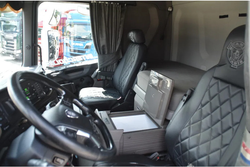 Scania R450 NGS 4x2 - RETARDER - 618 TKM - PARK. AIRCO - 2 x FUEL TANKS - ALCOA'S - LED LIGHTS - TOP CONDITION - - Tracteur routier: photos 5 Scania R450 NGS 4x2 - RETARDER - 618 TKM - PARK. AIRCO - 2 x FUEL TANKS - ALCOA'S - LED LIGHTS - TOP CONDITION - - Tracteur routier: photos 5
