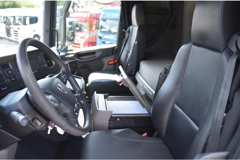 Scania S410 NGS 4x2EB MEGA 95 cm or 103 cm driving height - RETARDER - 649 TKM - FULL AIR - PARK. AIRCO - LEATHER SEATS - 2 x FUEL TANK - Tracteur routier: photos 5 Scania S410 NGS 4x2EB MEGA 95 cm or 103 cm driving height - RETARDER - 649 TKM - FULL AIR - PARK. AIRCO - LEATHER SEATS - 2 x FUEL TANK - Tracteur routier: photos 5