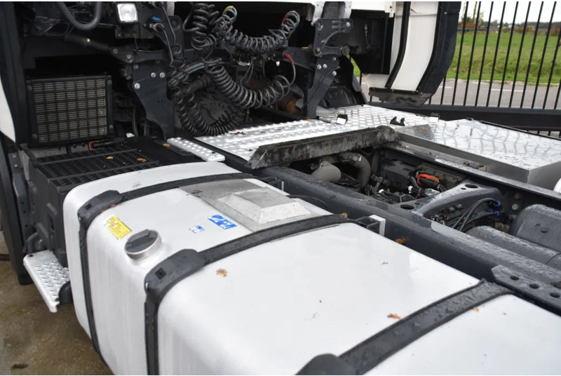 Scania S410 NGS 4x2EB MEGA 95 cm or 103 cm driving height - RETARDER - 773 TKM - FULL AIR - PARK. AIRCO - LEATHER SEATS - 2 x FUEL TANK - Tracteur routier: photos 4 Scania S410 NGS 4x2EB MEGA 95 cm or 103 cm driving height - RETARDER - 773 TKM - FULL AIR - PARK. AIRCO - LEATHER SEATS - 2 x FUEL TANK - Tracteur routier: photos 4