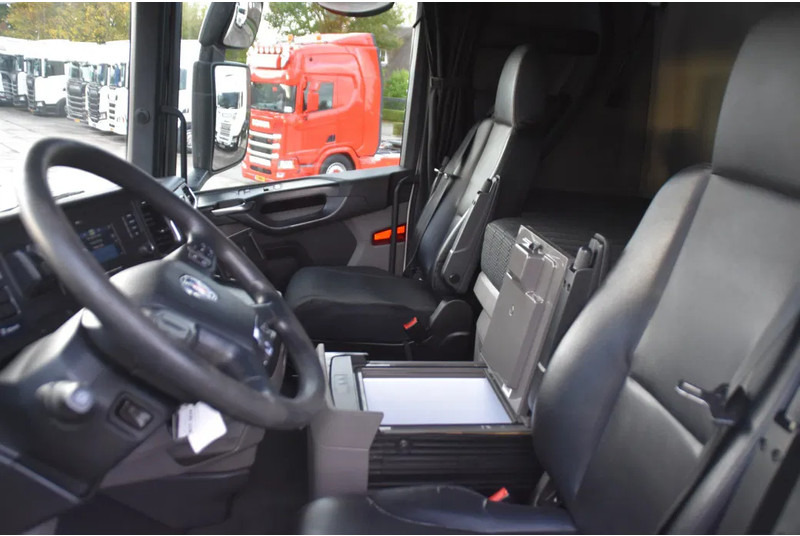 Scania S410 NGS 4x2EB MEGA 95 cm or 103 cm driving height - RETARDER - 781 TKM - FULL AIR - PARK. AIRCO - LEATHER SEATS - 2 x FUEL TANK - Tracteur routier: photos 5 Scania S410 NGS 4x2EB MEGA 95 cm or 103 cm driving height - RETARDER - 781 TKM - FULL AIR - PARK. AIRCO - LEATHER SEATS - 2 x FUEL TANK - Tracteur routier: photos 5