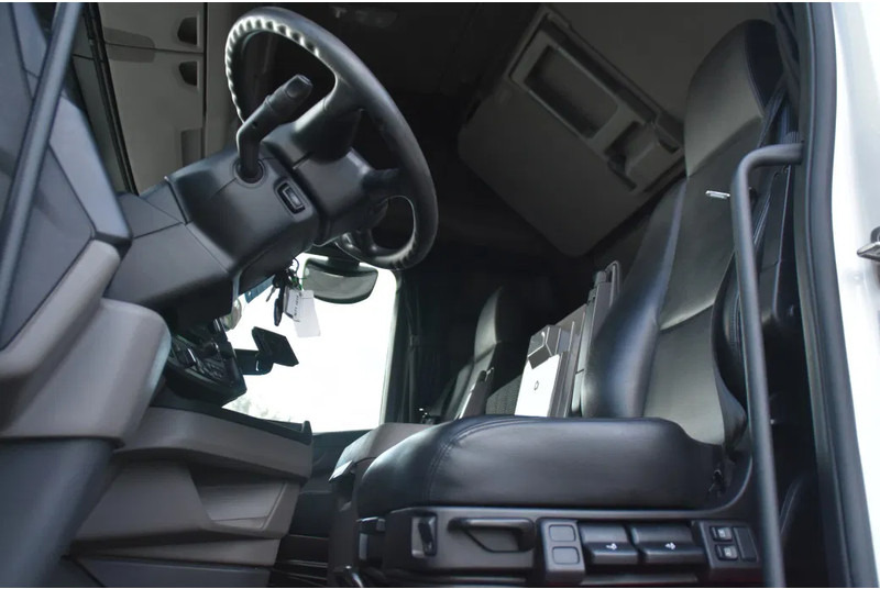 Scania S410 NGS 4x2EB MEGA 95 cm or 103 cm driving height - RETARDER - 781 TKM - FULL AIR - PARK. AIRCO - LEATHER SEATS - 2 x FUEL TANK - Tracteur routier: photos 4 Scania S410 NGS 4x2EB MEGA 95 cm or 103 cm driving height - RETARDER - 781 TKM - FULL AIR - PARK. AIRCO - LEATHER SEATS - 2 x FUEL TANK - Tracteur routier: photos 4
