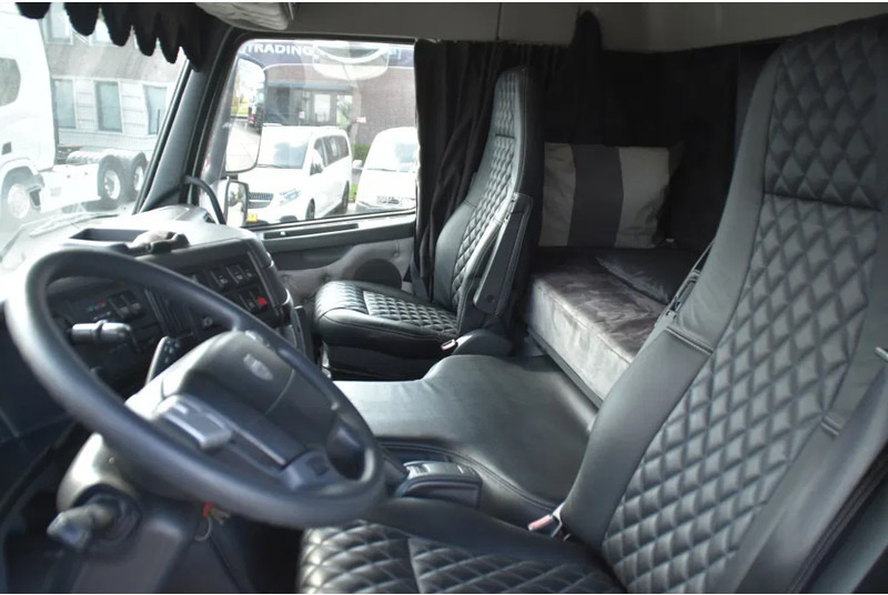 Volvo FM 380 4x2 - EURO 3 - 755 TKM - SPECIAL INTERIOR - LIVING - TV - DOUCHE - TOILET - ELEVATOR - GOOD CONDITION - - Camion fourgon: photos 4 Volvo FM 380 4x2 - EURO 3 - 755 TKM - SPECIAL INTERIOR - LIVING - TV - DOUCHE - TOILET - ELEVATOR - GOOD CONDITION - - Camion fourgon: photos 4