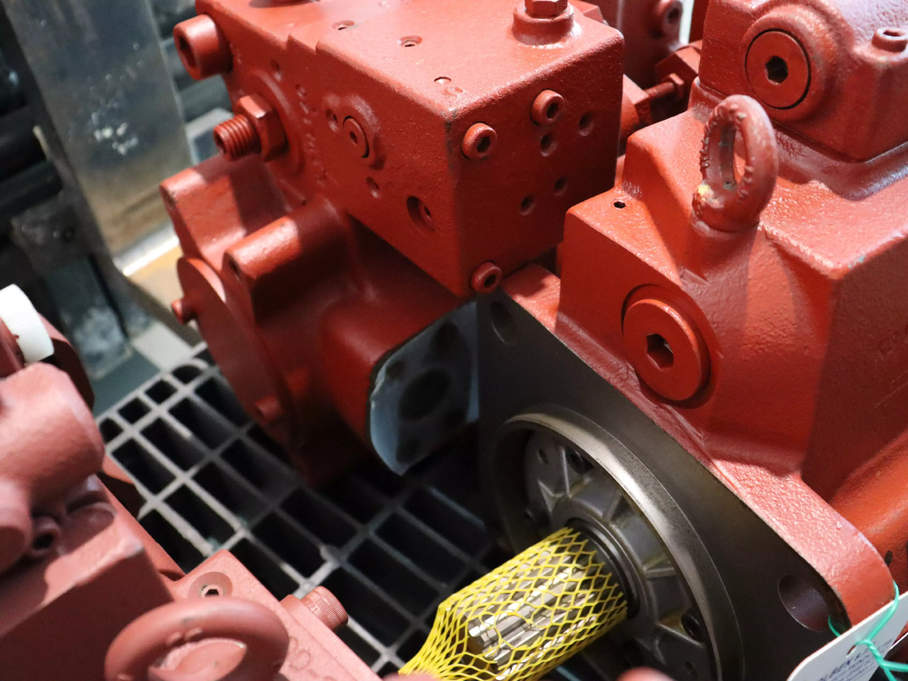 KAWASAKI K3VL140B-1NRSM-L01 H1 - Pompe hydraulique pour Engins de chantier: photos 3 KAWASAKI K3VL140B-1NRSM-L01 H1 - Pompe hydraulique pour Engins de chantier: photos 3