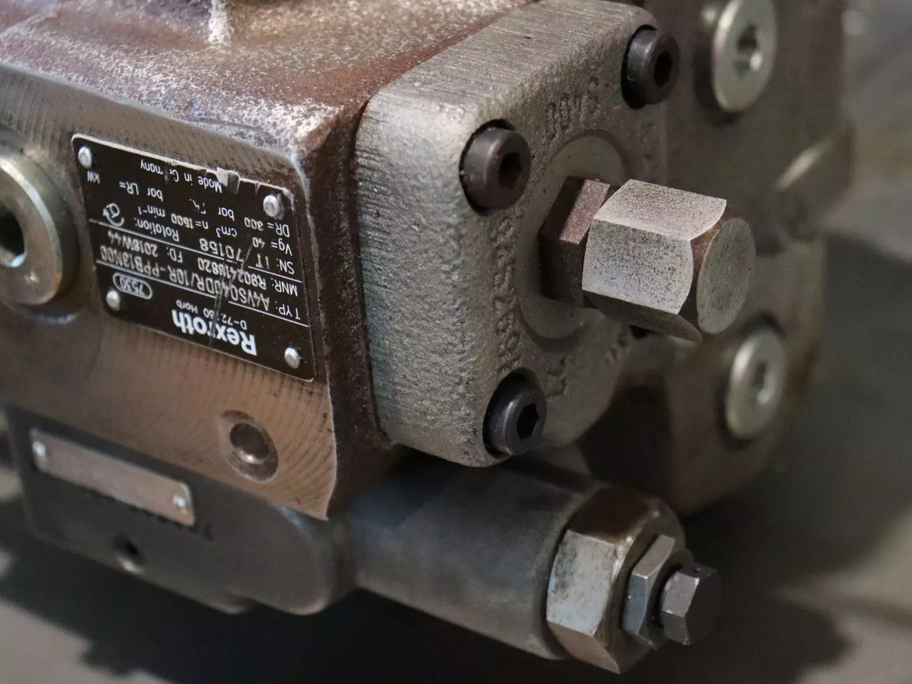 REXROTH A4VSO40DR/10R-PPB13N00 - Moteur hydraulique pour Matériel de manutention: photos 4 REXROTH A4VSO40DR/10R-PPB13N00 - Moteur hydraulique pour Matériel de manutention: photos 4