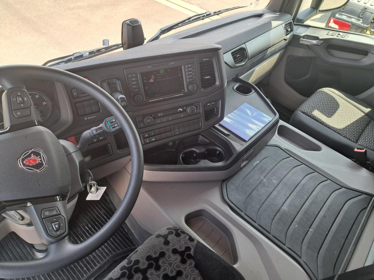 SCANIA SCANIA P280 4x2 Fourgon /Hayon 9L - Châssis cabine: photos 4 SCANIA SCANIA P280 4x2 Fourgon /Hayon 9L - Châssis cabine: photos 4