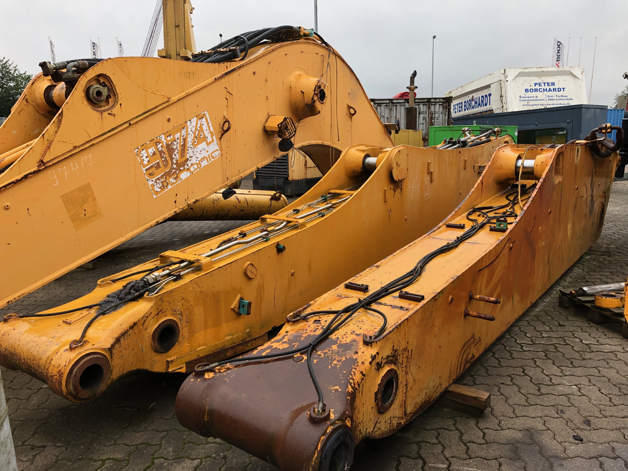 LIEBHERR Boom and sticks for 974 - Flèche pour Pelle: photos 1 LIEBHERR Boom and sticks for 974 - Flèche pour Pelle: photos 1