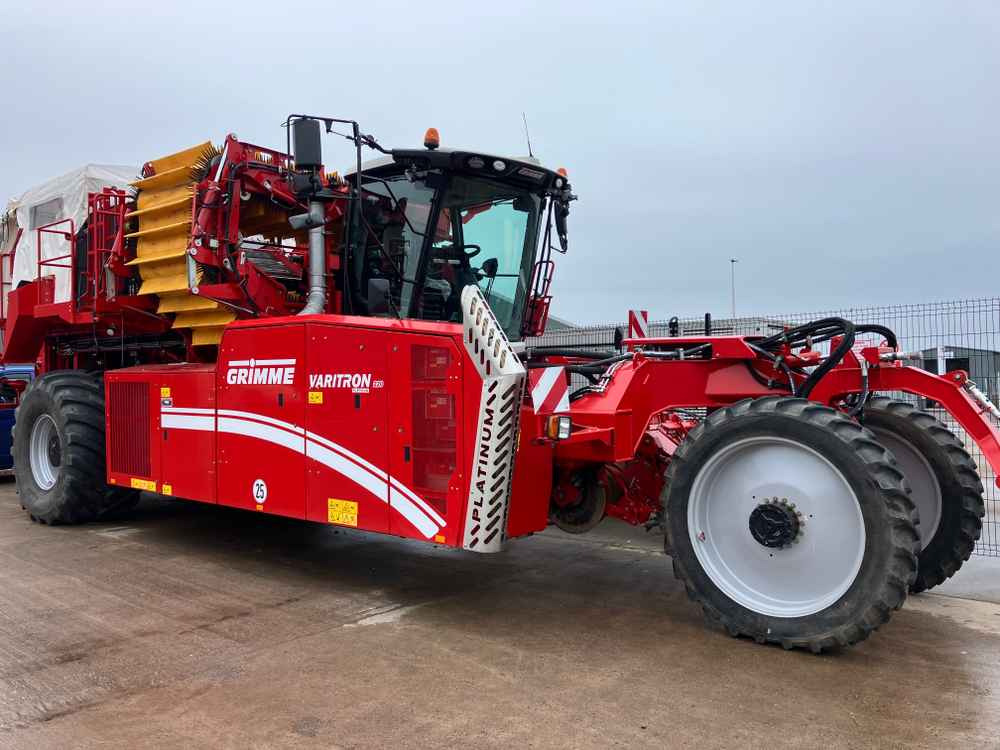 Grimme GRIMME Varitron 220 Platinum TT Self-Propelled Potato Harvester - Matériel de récolte: photos 1 Grimme GRIMME Varitron 220 Platinum TT Self-Propelled Potato Harvester - Matériel de récolte: photos 1