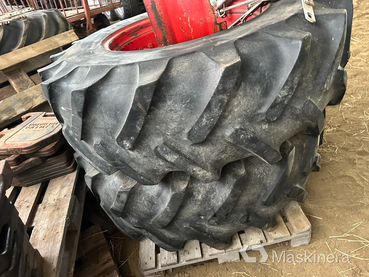 Dubbelmontage Michelin 16.9 R28 - Pneu pour Machine agricole: photos 5 Dubbelmontage Michelin 16.9 R28 - Pneu pour Machine agricole: photos 5