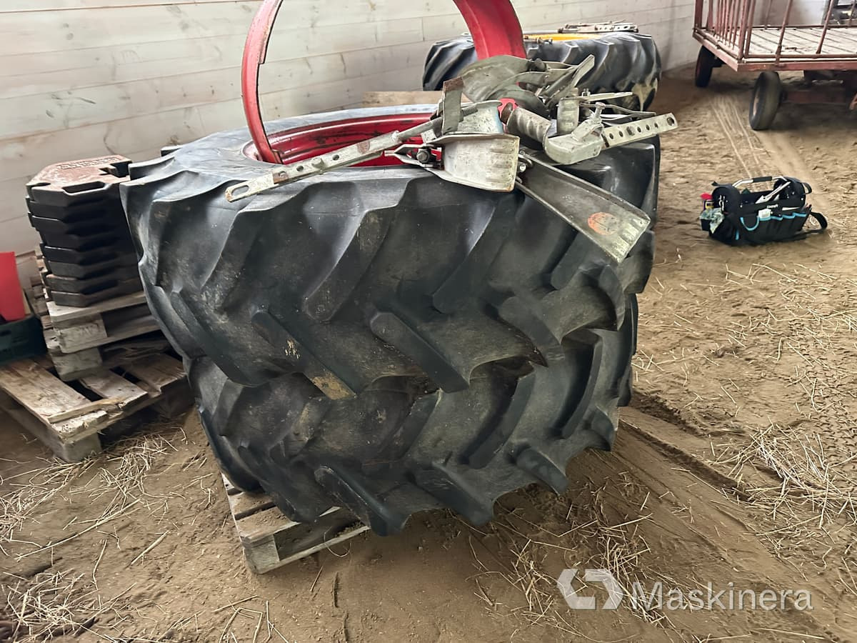 Dubbelmontage Michelin 16.9 R28 - Pneu pour Machine agricole: photos 3 Dubbelmontage Michelin 16.9 R28 - Pneu pour Machine agricole: photos 3