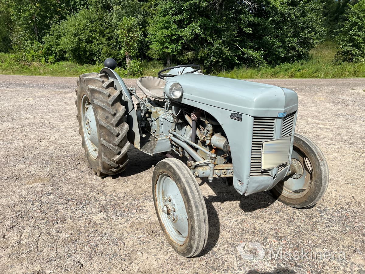 Ferguson TEA 20B Traktor Ferguson Grålle TEA 20B - Tracteur agricole: photos 3 Ferguson TEA 20B Traktor Ferguson Grålle TEA 20B - Tracteur agricole: photos 3