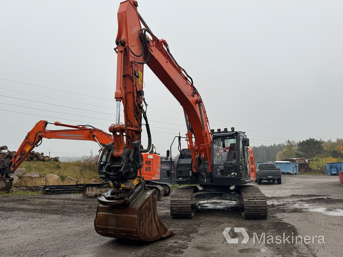 Grävmaskin Hitachi ZX225USLC-6 - Pelle sur chenille: photos 2 Grävmaskin Hitachi ZX225USLC-6 - Pelle sur chenille: photos 2