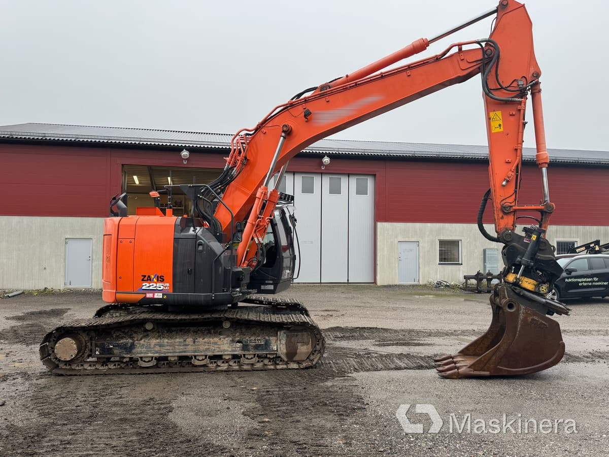 Grävmaskin Hitachi ZX225USLC-6 - Pelle sur chenille: photos 4 Grävmaskin Hitachi ZX225USLC-6 - Pelle sur chenille: photos 4