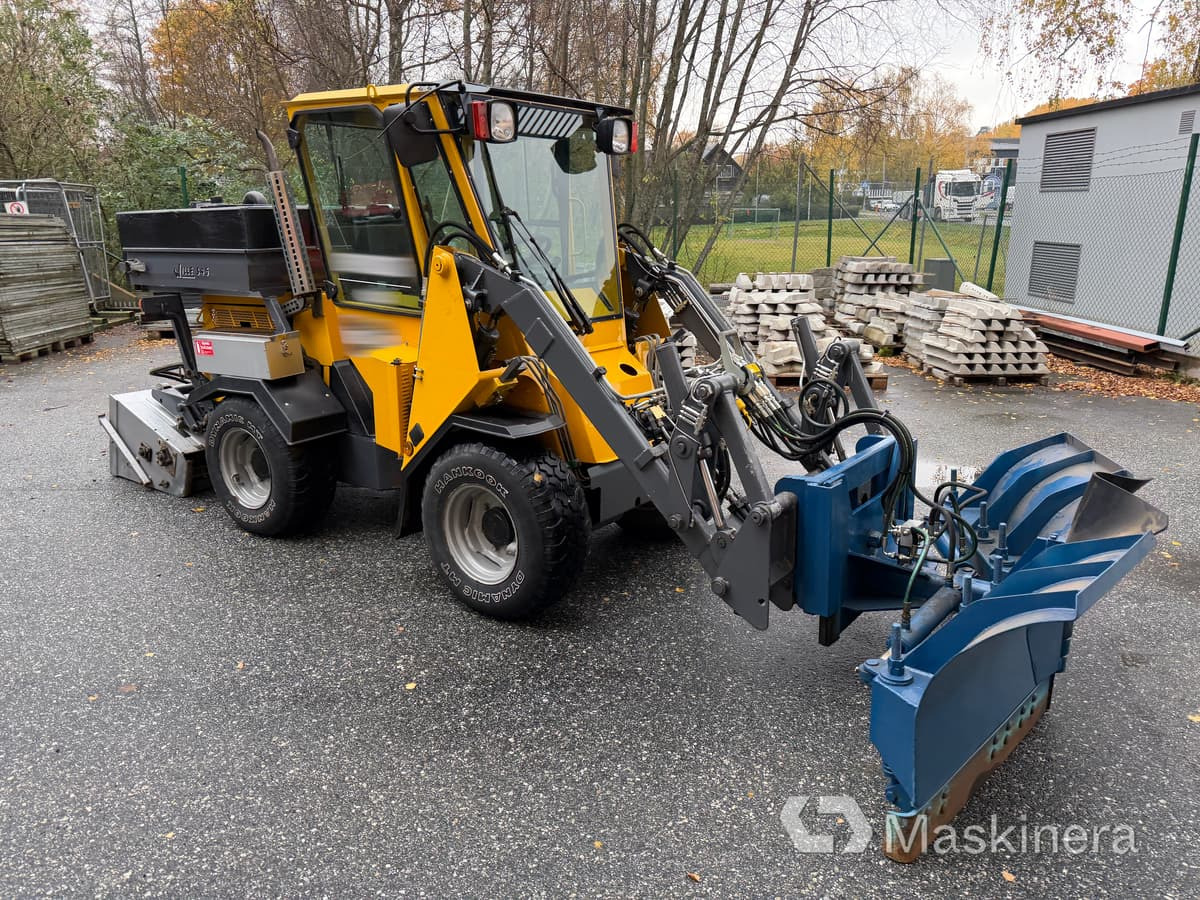 Redskapsbärare Wille 345 med snöutrustning - Engin de déneigement: photos 3 Redskapsbärare Wille 345 med snöutrustning - Engin de déneigement: photos 3