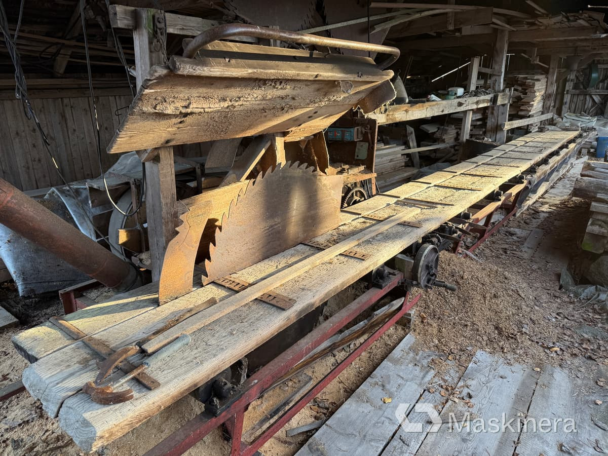 Sågverk med spånsug, el eller traktordrivet - Machine à bois: photos 1 Sågverk med spånsug, el eller traktordrivet - Machine à bois: photos 1