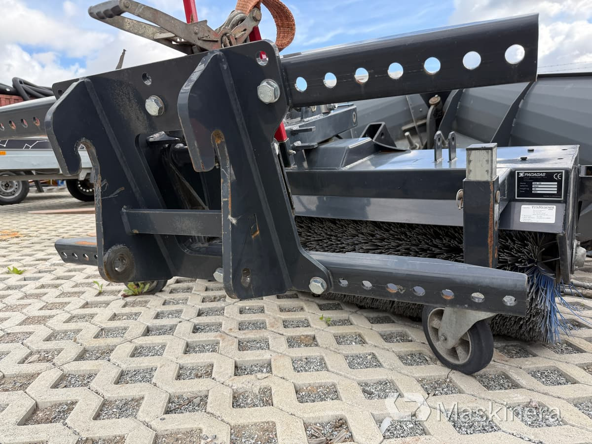 Sopvals Padagas FKM 150 - Balayeuse de voirie: photos 3 Sopvals Padagas FKM 150 - Balayeuse de voirie: photos 3