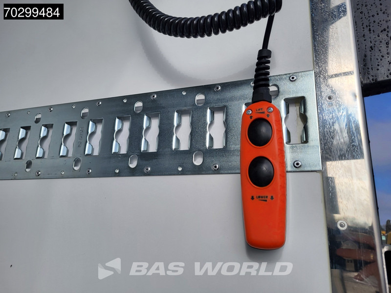 Utilitaire frigorifique Iveco Daily For rent in Germany from €3.795 per month Cruise control: photos 11 Utilitaire frigorifique Iveco Daily For rent in Germany from €3.795 per month Cruise control: photos 11