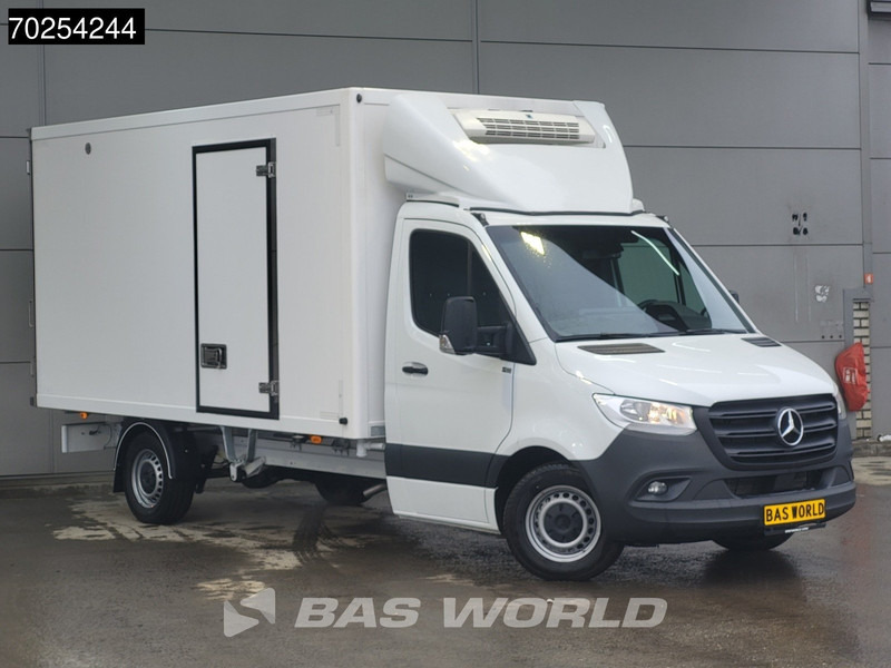 Mercedes-Benz Sprinter 315 CDI Koelwagen Thermo King V-300max 230V stekker Bakwagen Koel Kühlwagen 16m3 Airco Cruise control - Utilitaire frigorifique: photos 3 Mercedes-Benz Sprinter 315 CDI Koelwagen Thermo King V-300max 230V stekker Bakwagen Koel Kühlwagen 16m3 Airco Cruise control - Utilitaire frigorifique: photos 3