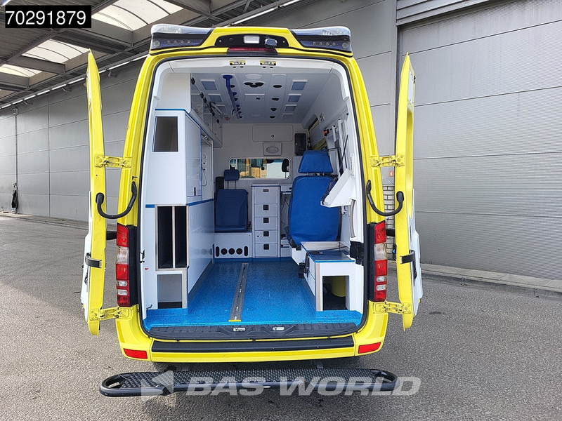 Mercedes-Benz Sprinter 319 CDI Marge! 3.0L V6 Automaat 2x Schuifdeur Airco Cruise Euro6 Krankenwagen Rettungswagen 8m3 Airco Cruise control - Ambulance: photos 3 Mercedes-Benz Sprinter 319 CDI Marge! 3.0L V6 Automaat 2x Schuifdeur Airco Cruise Euro6 Krankenwagen Rettungswagen 8m3 Airco Cruise control - Ambulance: photos 3