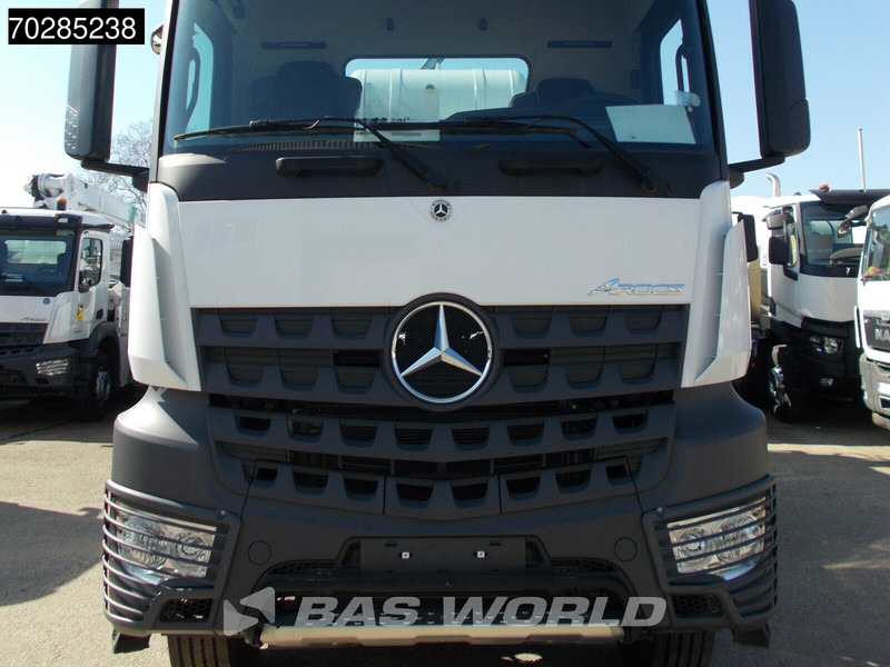Mercedes-Benz Arocs 4145 8X4 10m3 Schwing Stetter mixer Manual Steelsuspension Euro 3 - Camion malaxeur: photos 3 Mercedes-Benz Arocs 4145 8X4 10m3 Schwing Stetter mixer Manual Steelsuspension Euro 3 - Camion malaxeur: photos 3