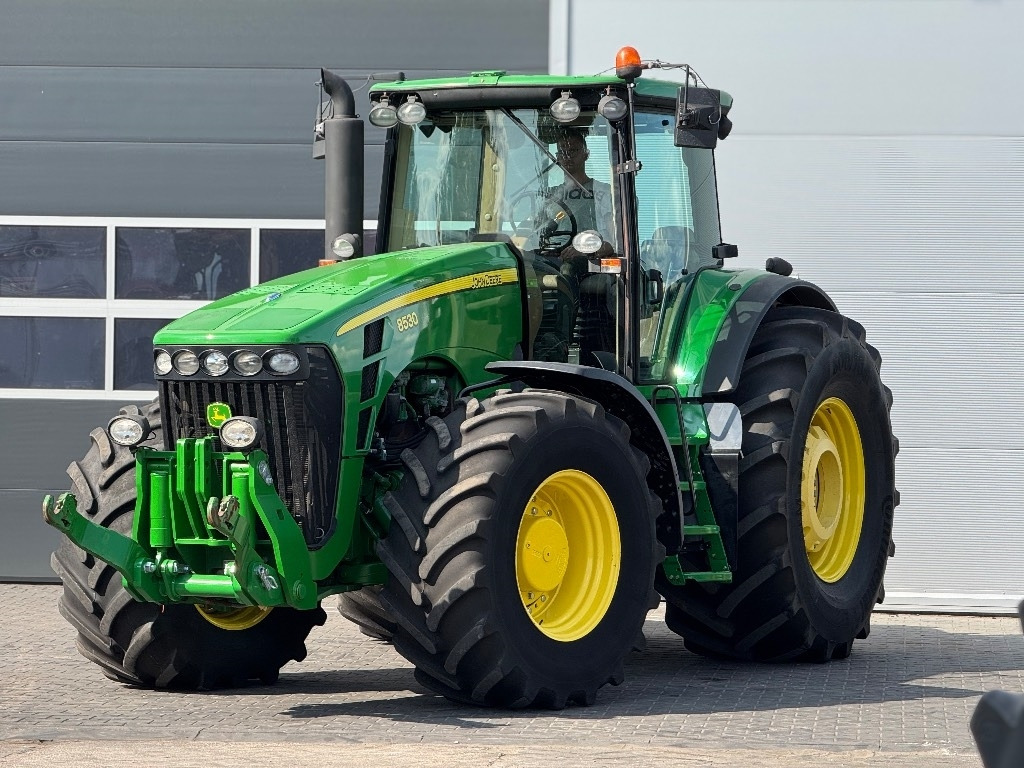 John Deere 8530 AutoPower - Tracteur agricole: photos 2 John Deere 8530 AutoPower - Tracteur agricole: photos 2