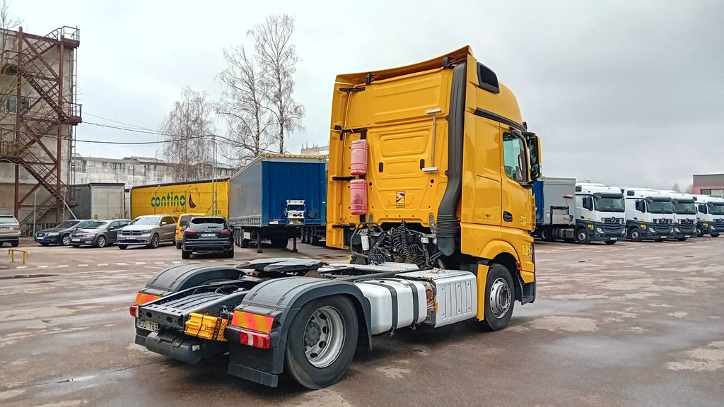 Mercedes-Benz 1845 GIGA space - Tracteur routier: photos 4 Mercedes-Benz 1845 GIGA space - Tracteur routier: photos 4