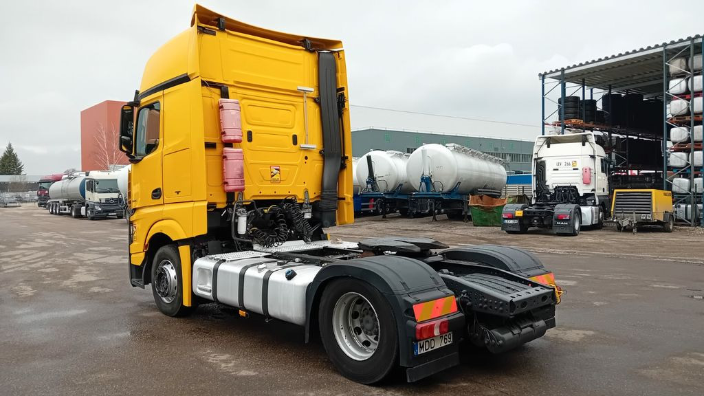 Mercedes-Benz 1845 GIGA space - Tracteur routier: photos 3 Mercedes-Benz 1845 GIGA space - Tracteur routier: photos 3