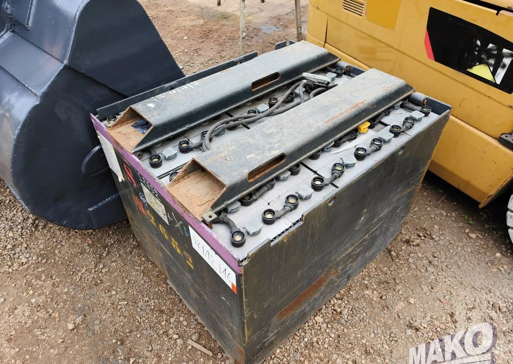 Caterpillar EP35K-PAC - Chariot élévateur électrique: photos 5 Caterpillar EP35K-PAC - Chariot élévateur électrique: photos 5