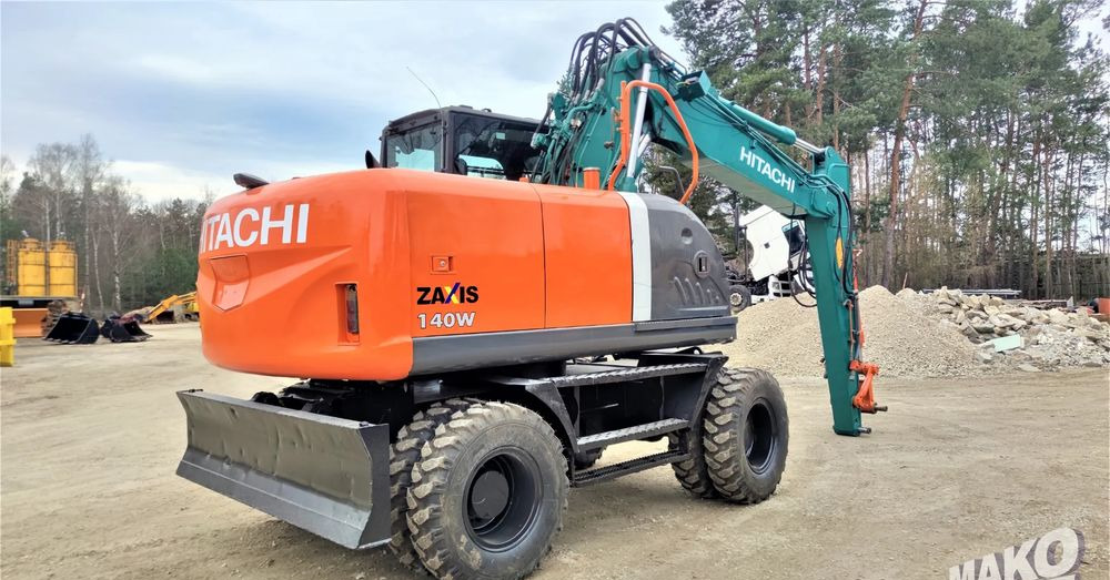 Hitachi ZX140W-3 - Pelle sur pneus: photos 4 Hitachi ZX140W-3 - Pelle sur pneus: photos 4