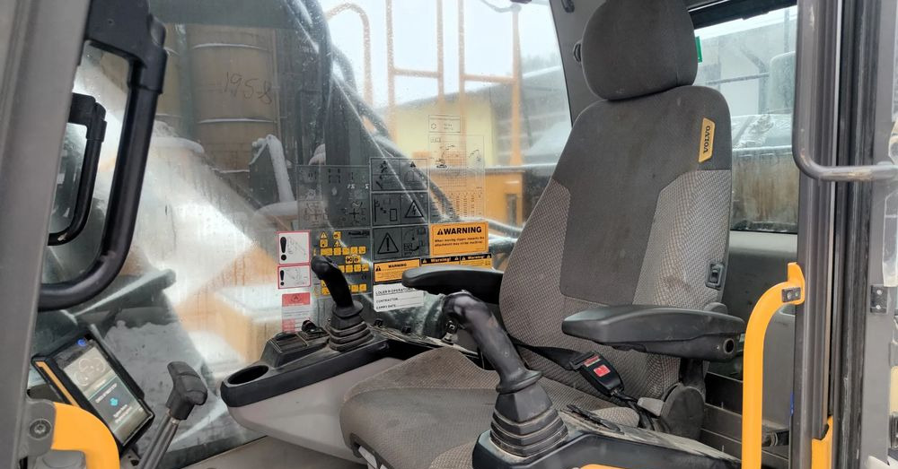 Pelle sur chenille Volvo EC 250 EL: photos 6