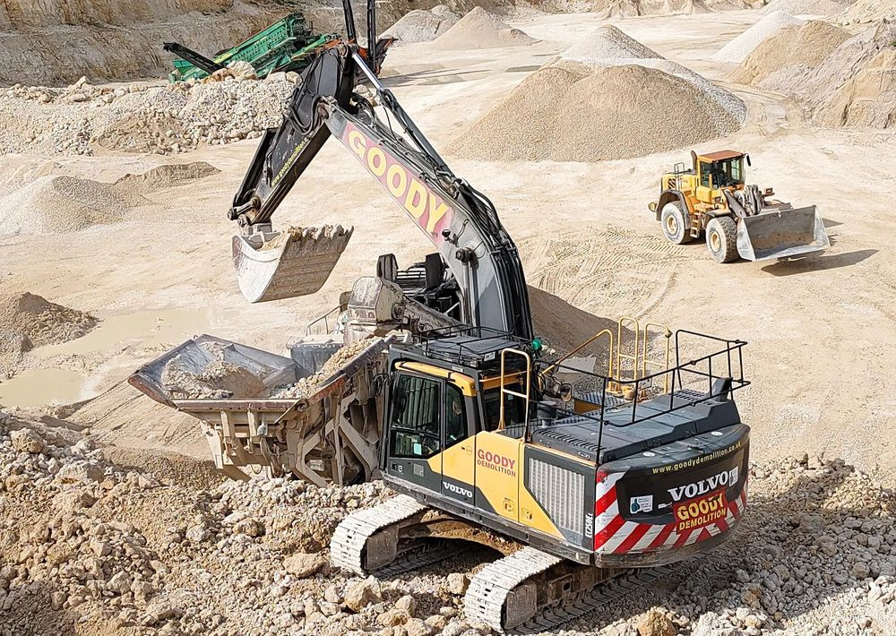Volvo EC 250 EL - Pelle sur chenille: photos 3 Volvo EC 250 EL - Pelle sur chenille: photos 3