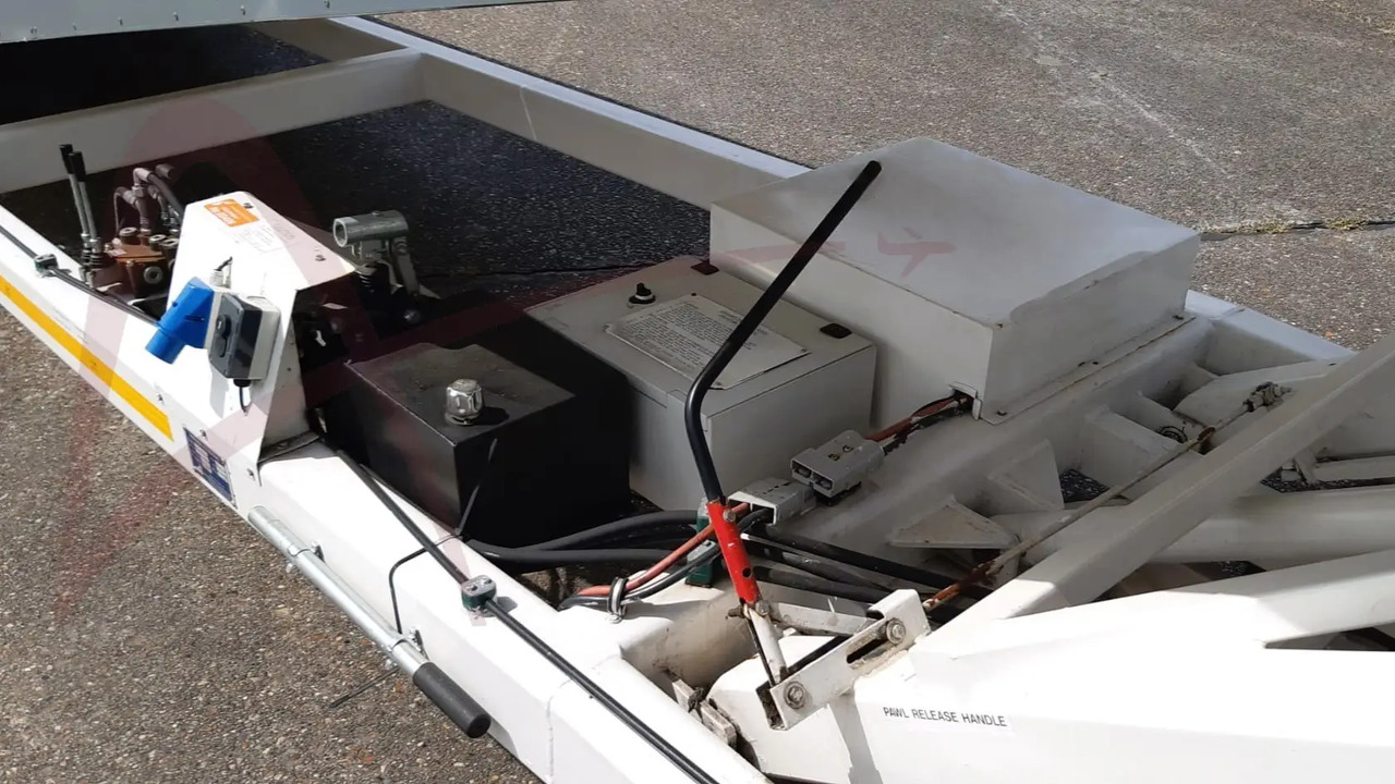 AMSS SKYWAY 96-232 - Escalier d'embarquement: photos 5 AMSS SKYWAY 96-232 - Escalier d'embarquement: photos 5