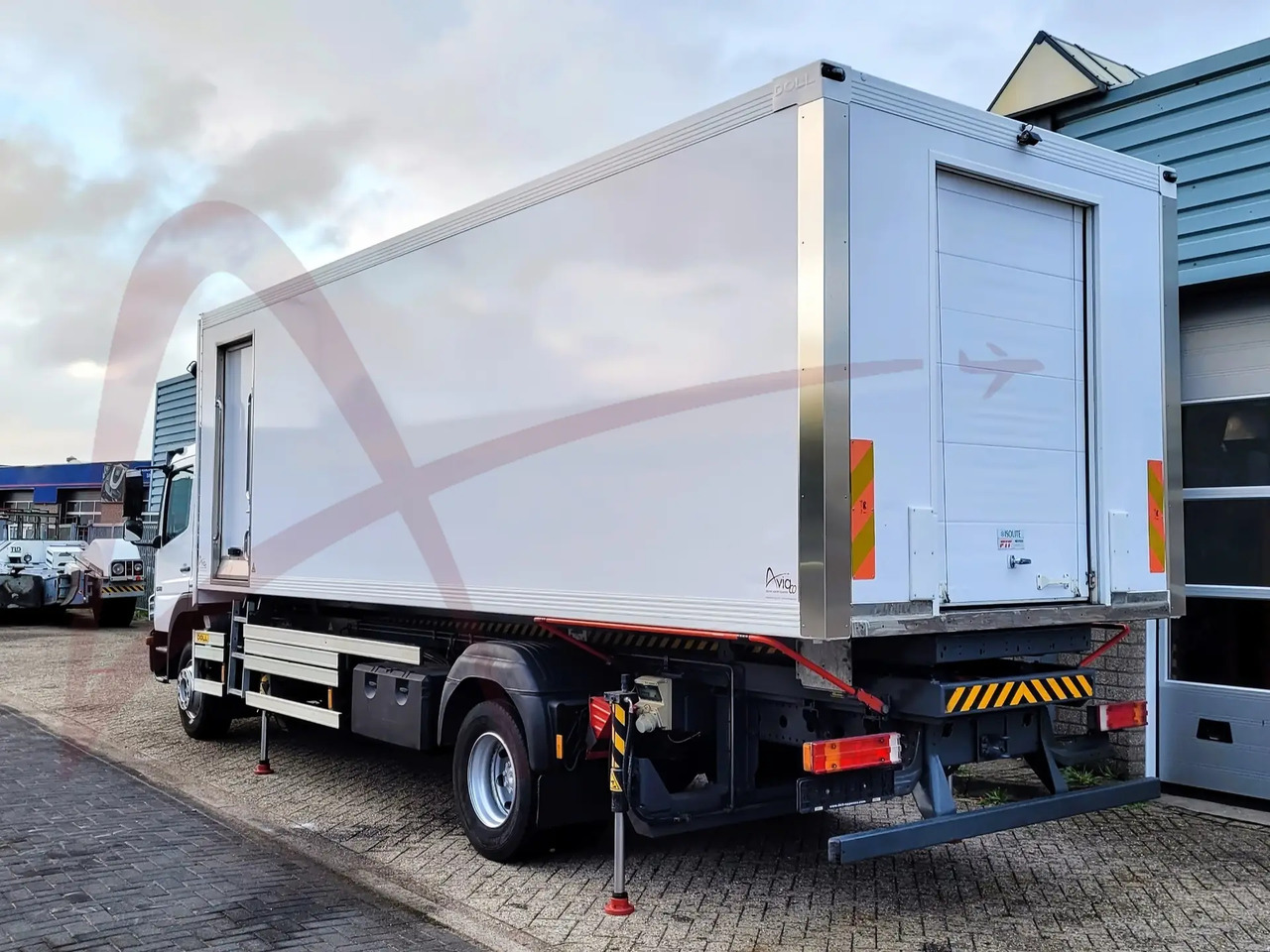 DOLL X-CAT U79.15S045.00 - Camion de catering: photos 4 DOLL X-CAT U79.15S045.00 - Camion de catering: photos 4