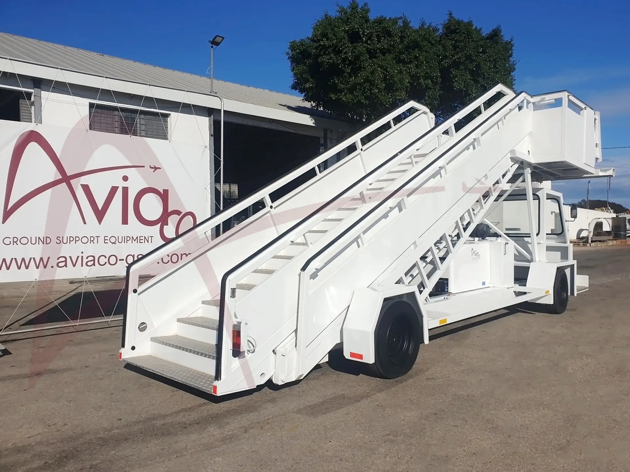 EINSA EDU-WIDE - Escalier d'embarquement: photos 1 EINSA EDU-WIDE - Escalier d'embarquement: photos 1